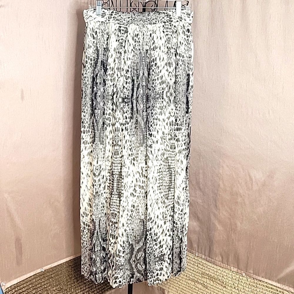 - NEW YORK & COMPANY Animal Print Maxi Skirt‎ Size Small